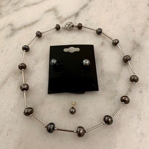 Black cultured pearl necklace/earring 3 pc set